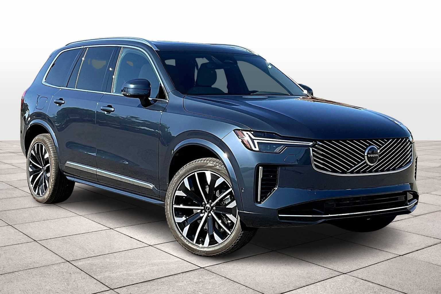 2026 Volvo XC90 B5 Plus photo 2