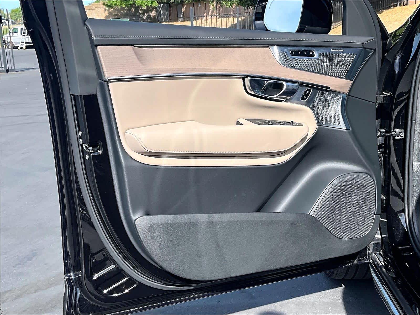 2026 Volvo XC90 Ultra - Photo 23