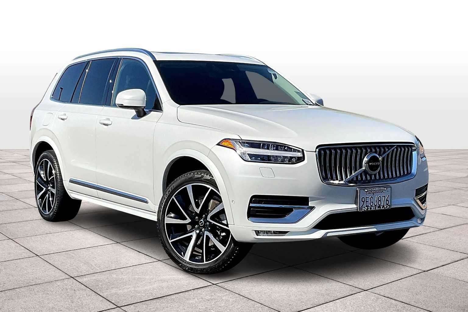2023 Volvo XC90 Plus AWD photo 2