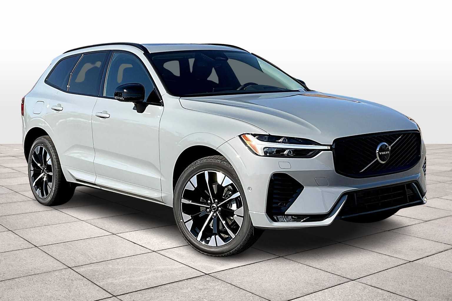 2026 Volvo XC60 B5 Plus photo 2