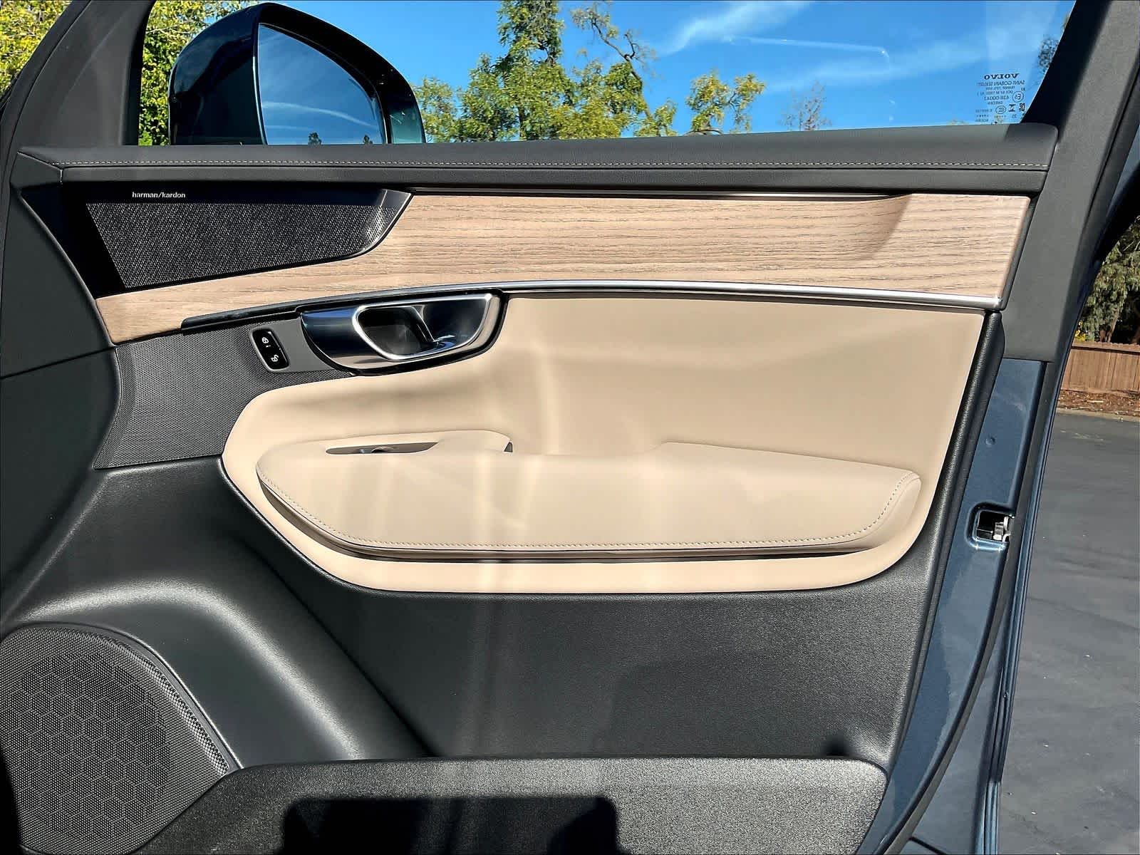 2026 Volvo XC90 Plus - Photo 31