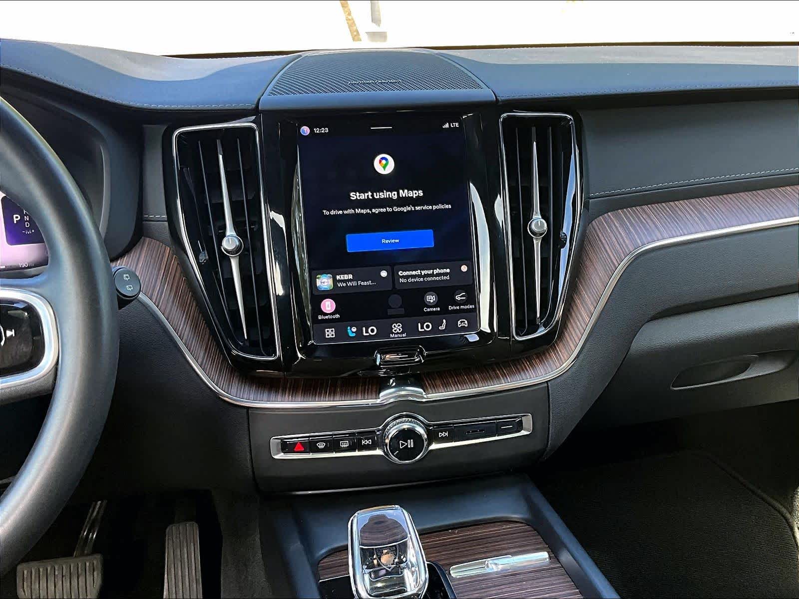 2023 Volvo XC60 Ultimate Bright Theme photo 6