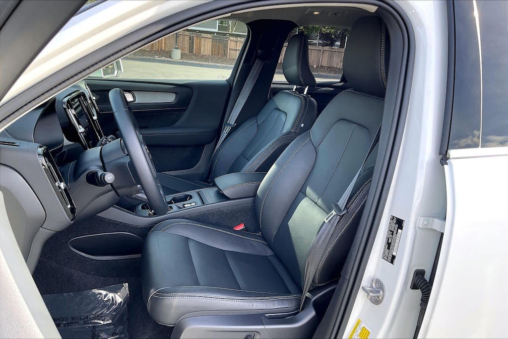 Used 2025 Volvo XC40 B5 Core Bright Theme SUV