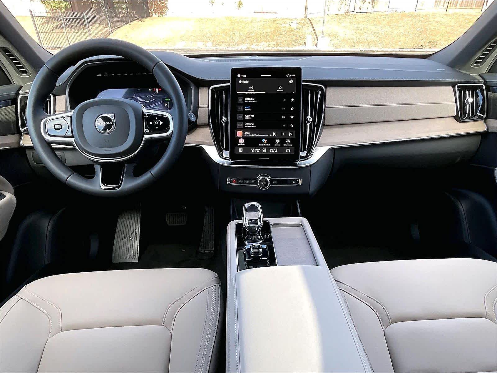 2026 Volvo XC90 plug-in hybrid T8 Plus 6-Seater photo 6