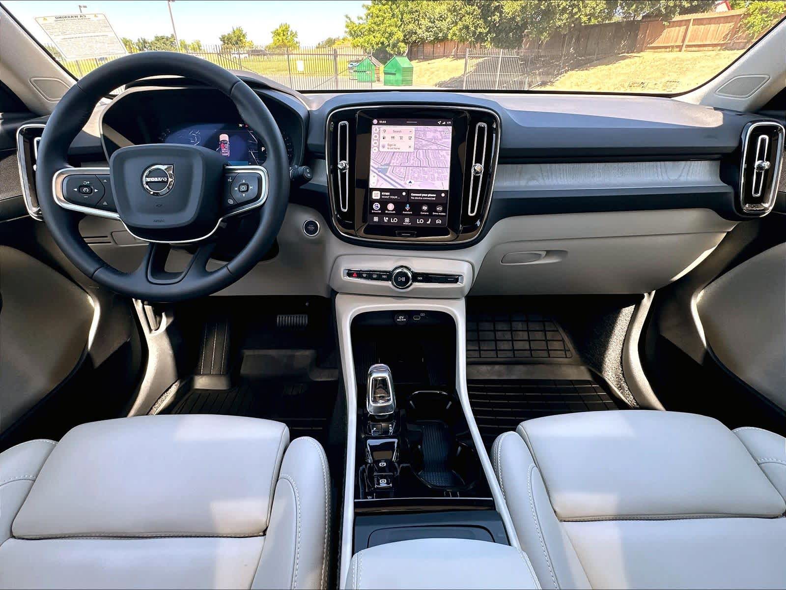 2026 Volvo XC40 Plus - Photo 17