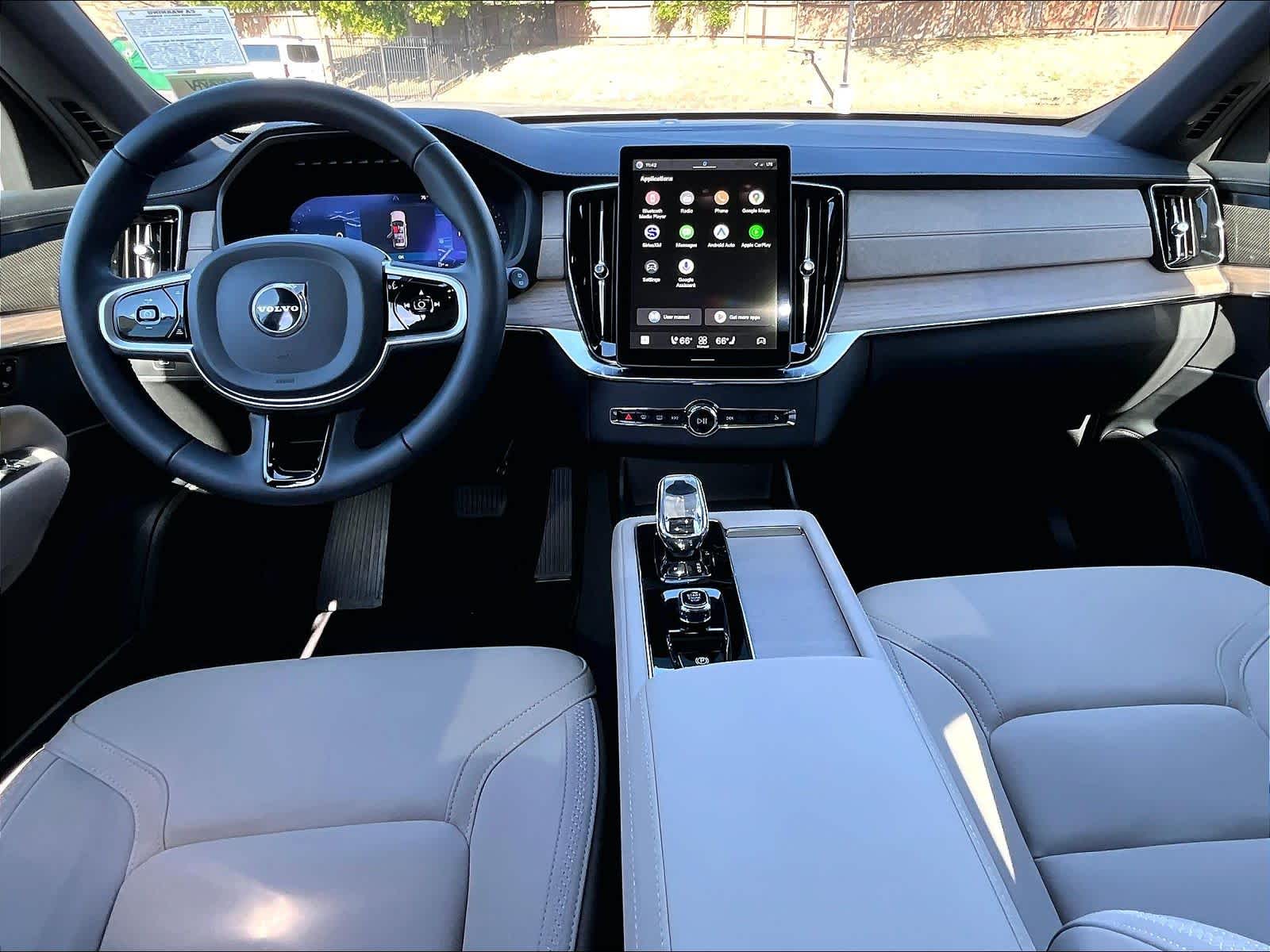 2026 Volvo XC90 Plus - Photo 17
