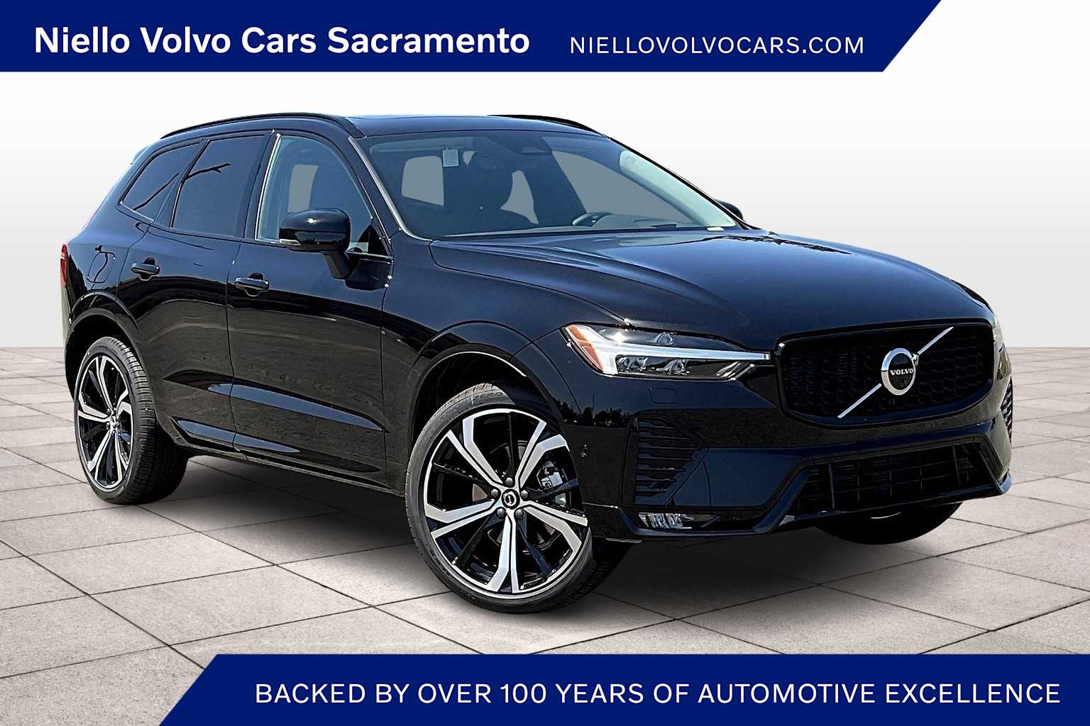 2025 Volvo XC60 B5 photo 2