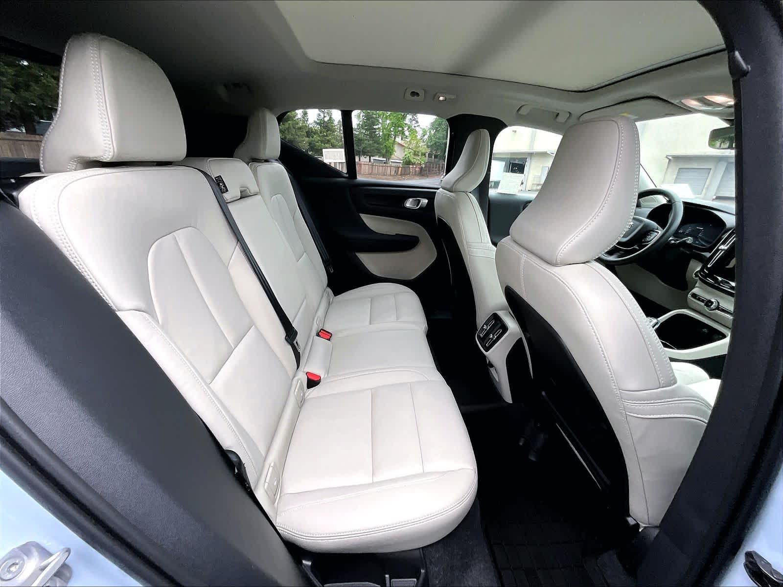 2026 Volvo XC40 Plus - Photo 29