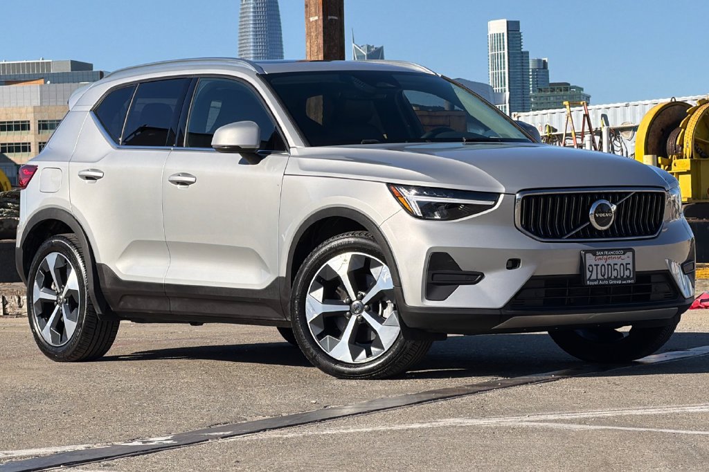 2025 Volvo XC40