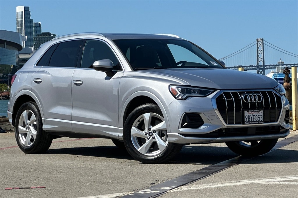 Q3 Premium Plus 40 TFSI quattro