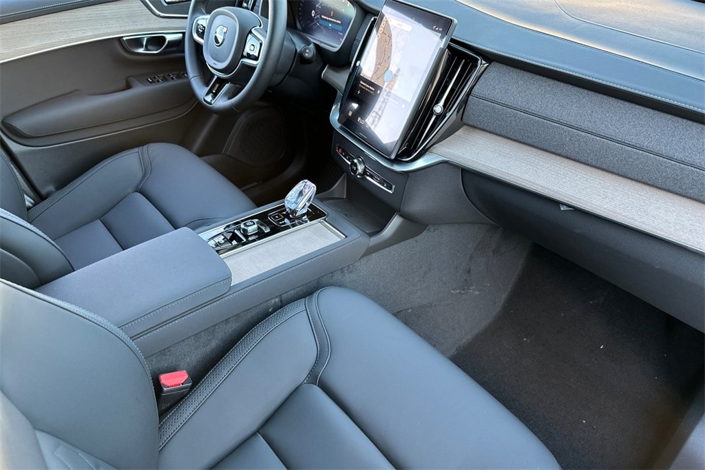 2026 Volvo XC90 Plus - Photo 14