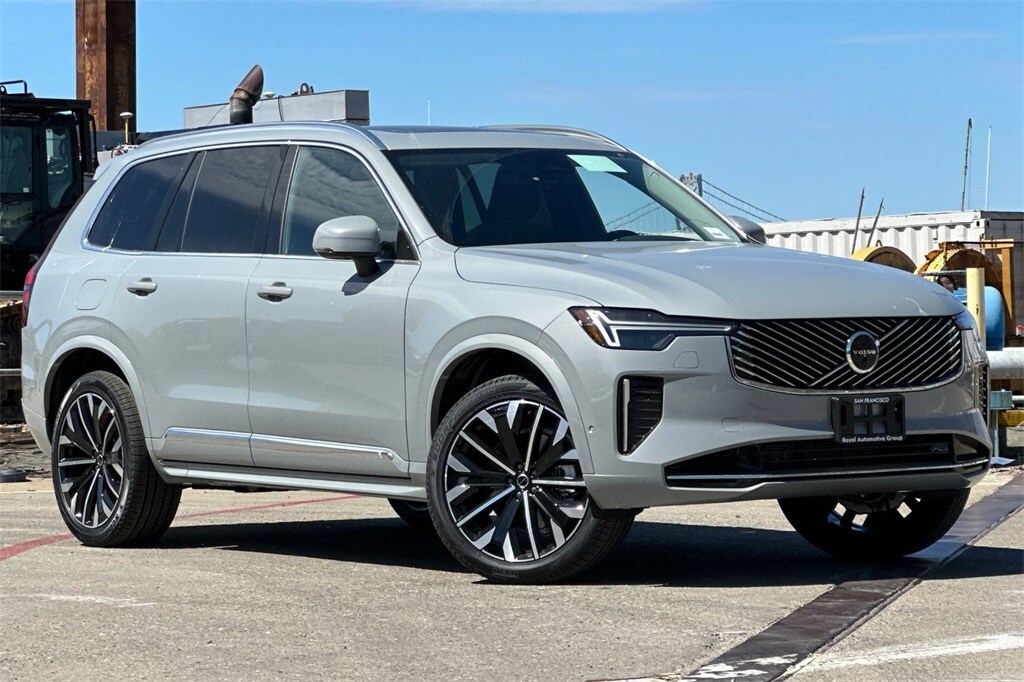 2026 Volvo XC90 B5 Plus photo 2