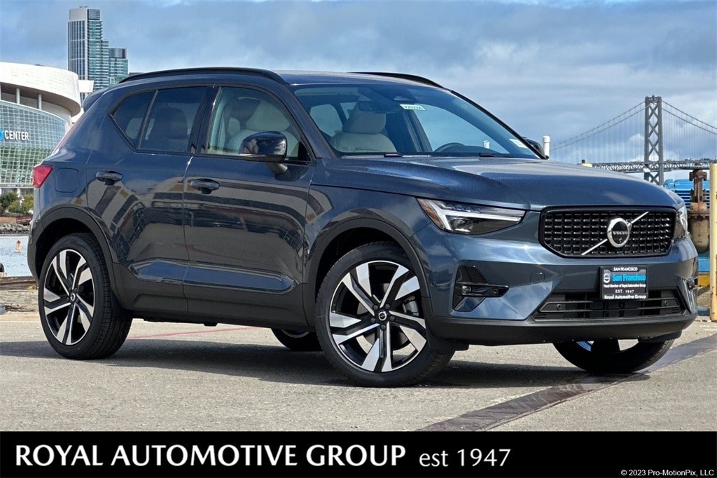 New 2026 Volvo XC40 B5 Ultra SUV