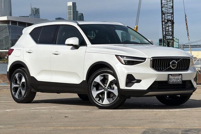 2025 Volvo XC40 B5 Plus Bright Theme All-Wheel Drive SUV