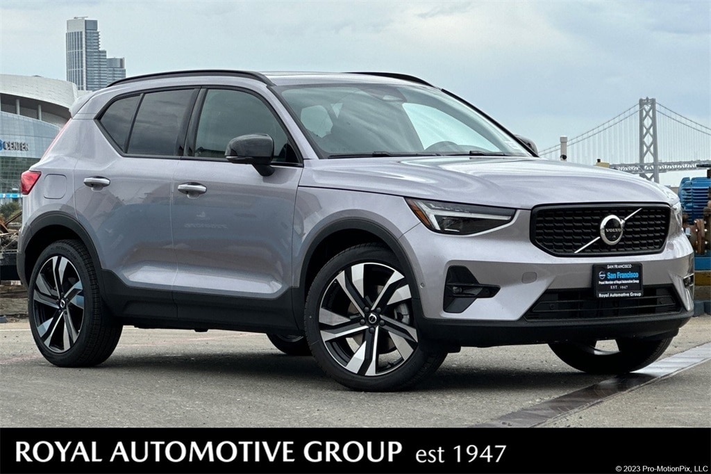 New 2026 Volvo XC40 B5 Ultra SUV