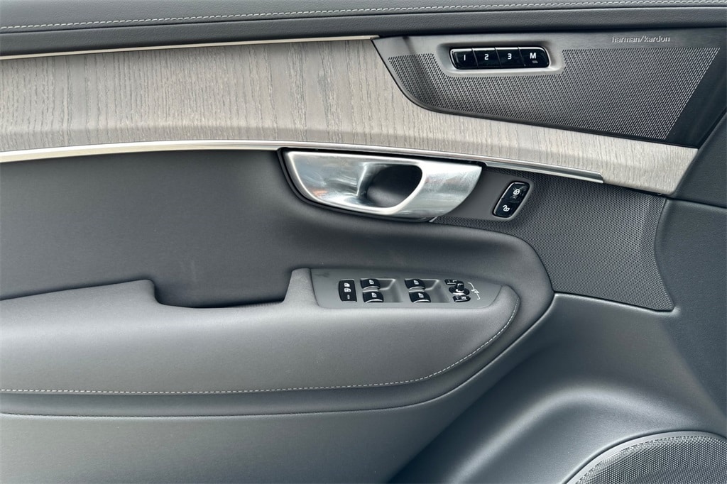 2026 Volvo XC90 Ultra - Photo 8