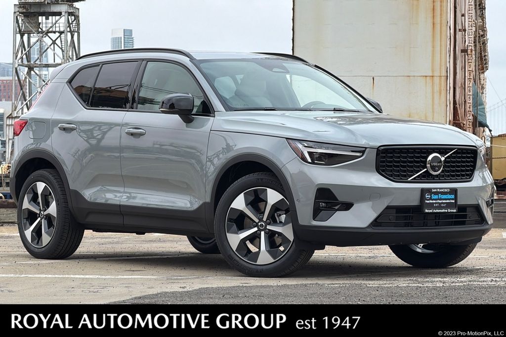 2026 Volvo XC40 B5 Plus Dark AWD's photo