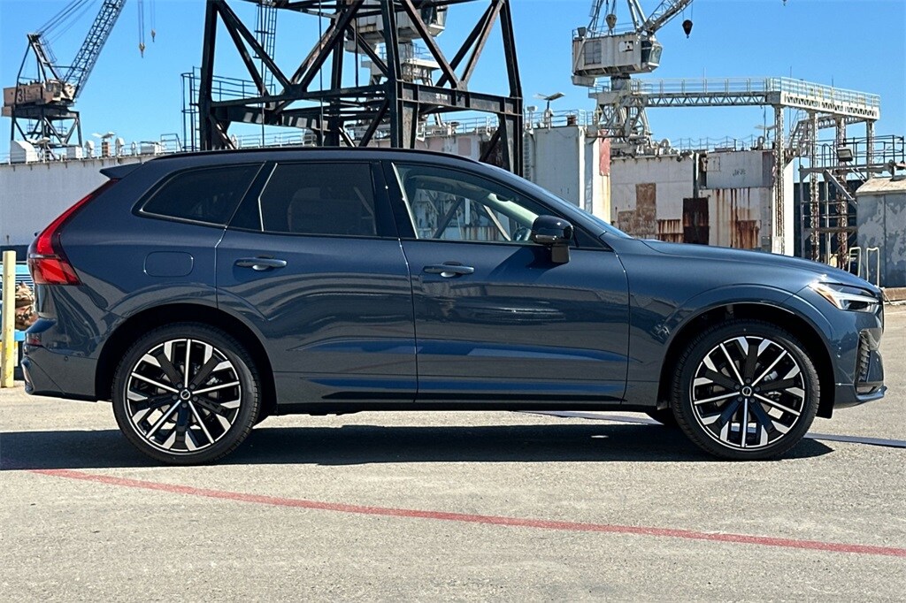 2026 Volvo XC60 B5 photo 3