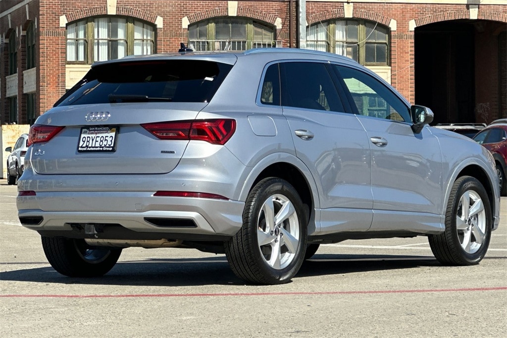 Q3 Premium Plus 40 TFSI quattro