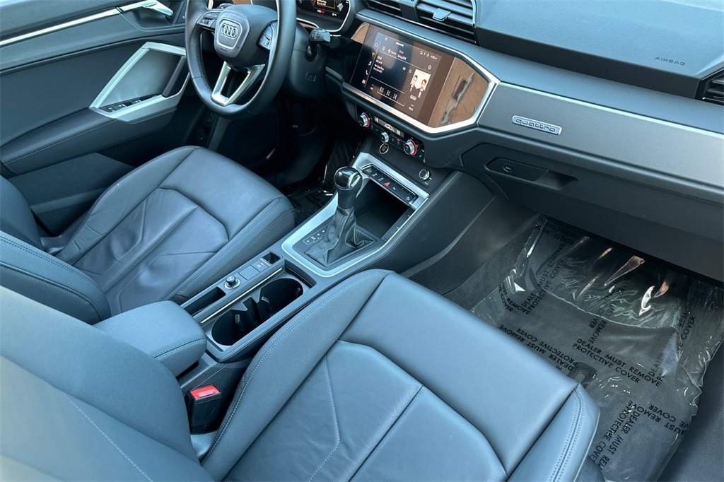 Q3 Premium Plus 40 TFSI quattro