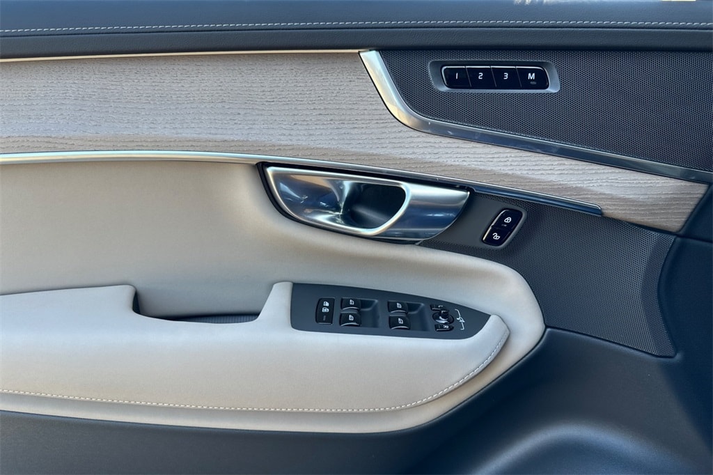2026 Volvo XC90 Core - Photo 8