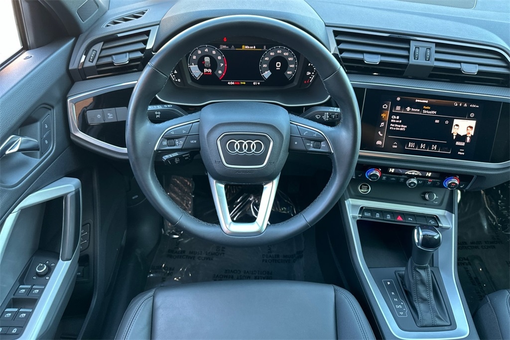 Q3 Premium Plus 40 TFSI quattro