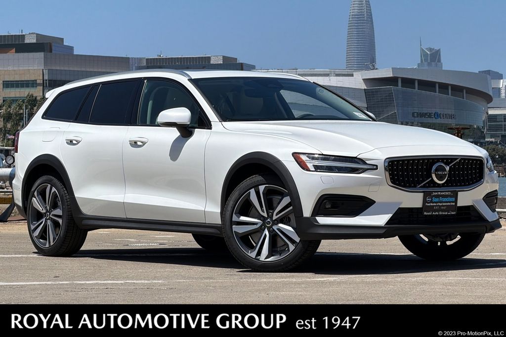 2026 Volvo V60 Cross Country B5 Plus AWD's photo