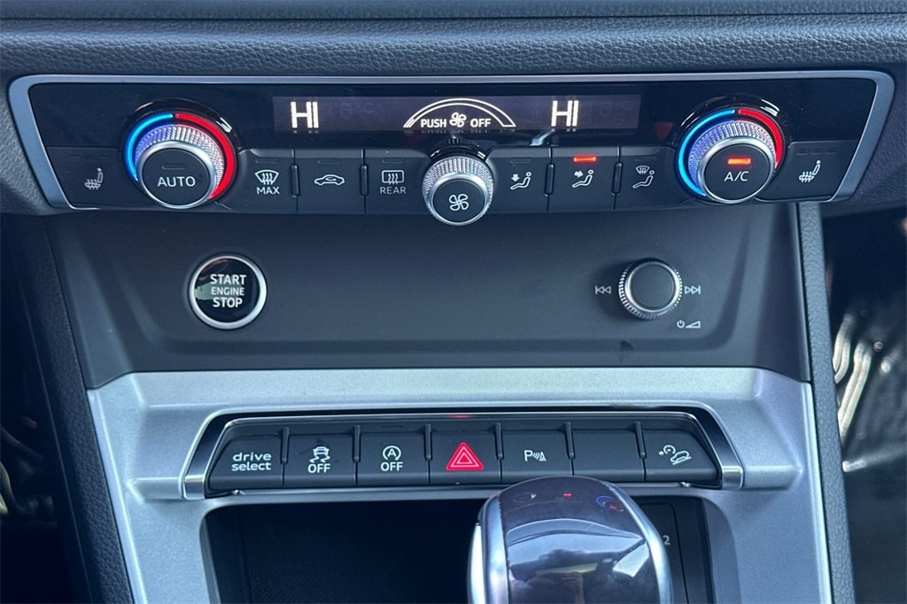Q3 Premium Plus 40 TFSI quattro