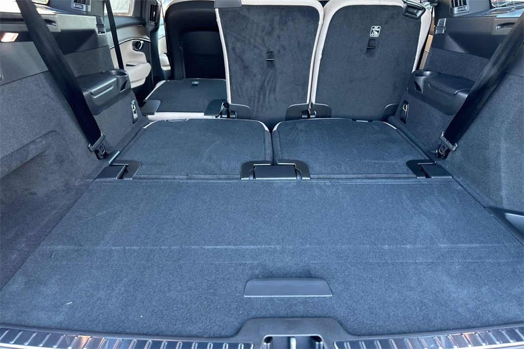 2026 Volvo XC90 Plus - Photo 13