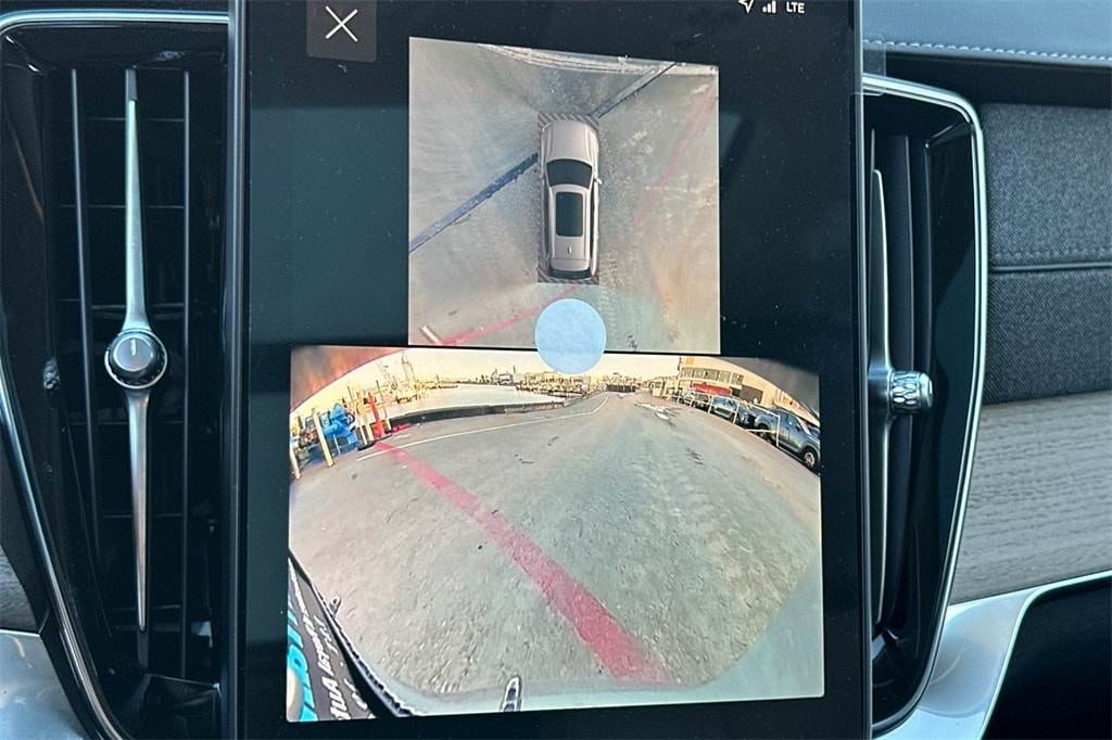 2026 Volvo XC90 Plus - Photo 18