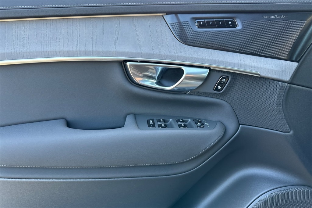 2026 Volvo XC90 Ultra - Photo 8