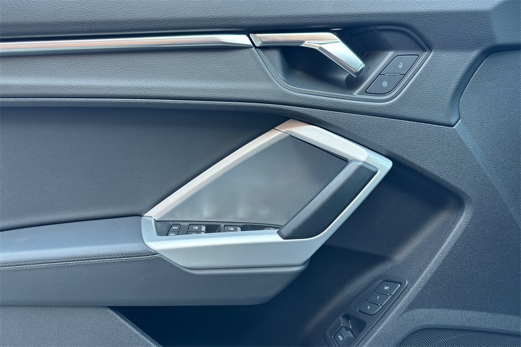 Q3 Premium Plus 40 TFSI quattro