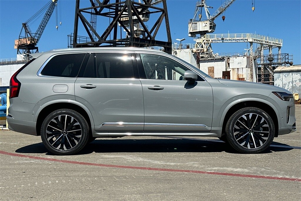 2026 Volvo XC90 B5 Plus photo 3