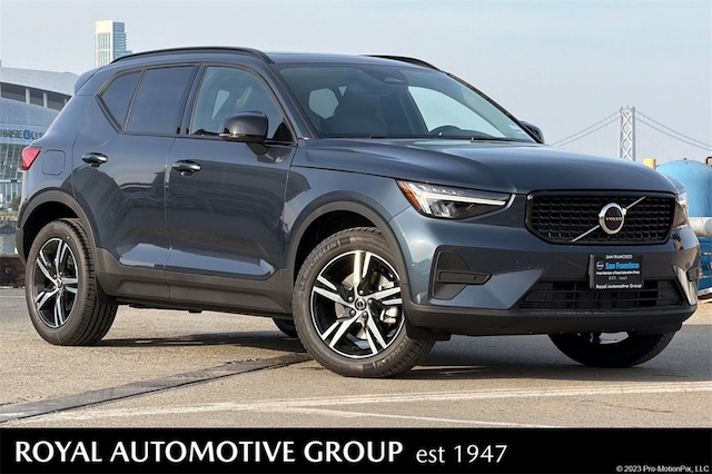 2026 Volvo XC40 B4 Core FWD SUV