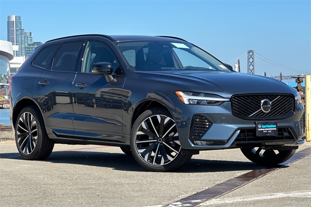 2026 Volvo XC60 B5 photo 2