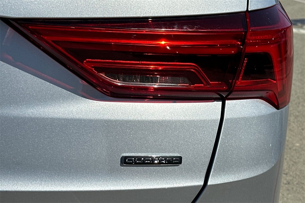 Q3 Premium Plus 40 TFSI quattro