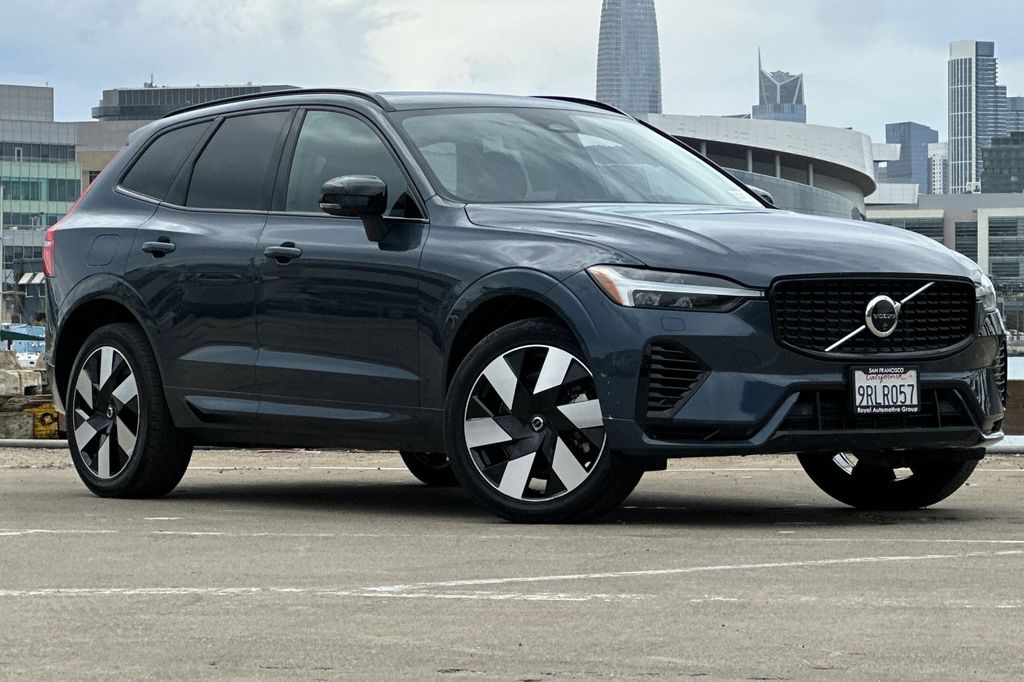 2025 Volvo XC60 plug-in hybrid