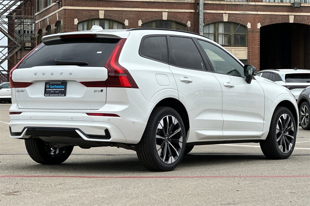 2026 Volvo XC60 B5 Plus photo 4