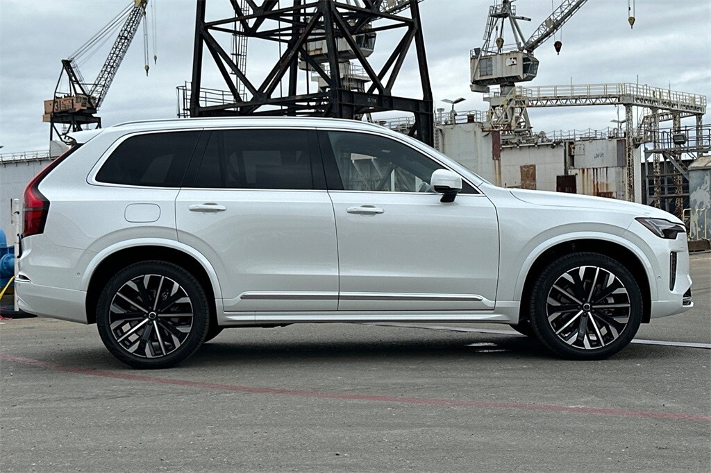 2026 Volvo XC90 Plus photo 3