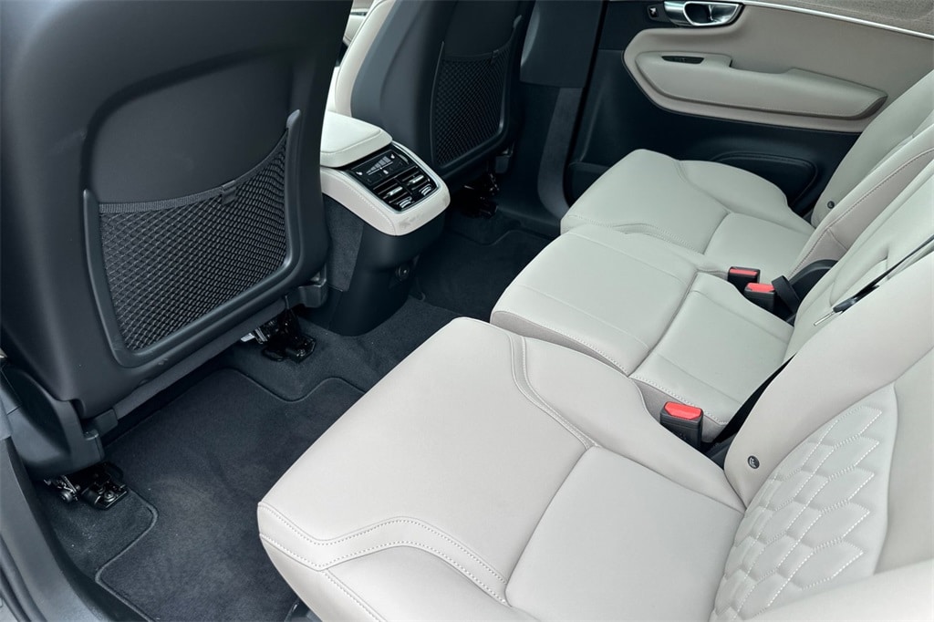 2026 Volvo XC90 Plus - Photo 9