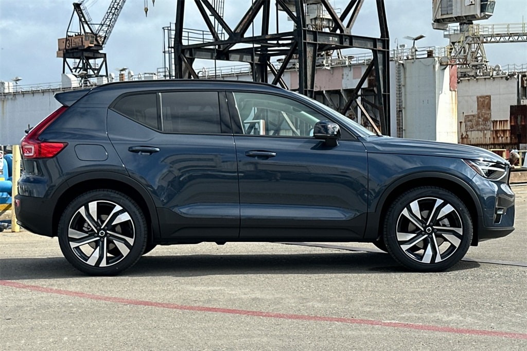 New 2026 Volvo XC40 B5 Ultra SUV