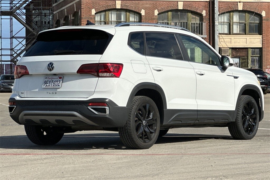 2022 Volkswagen Taos SE photo 3