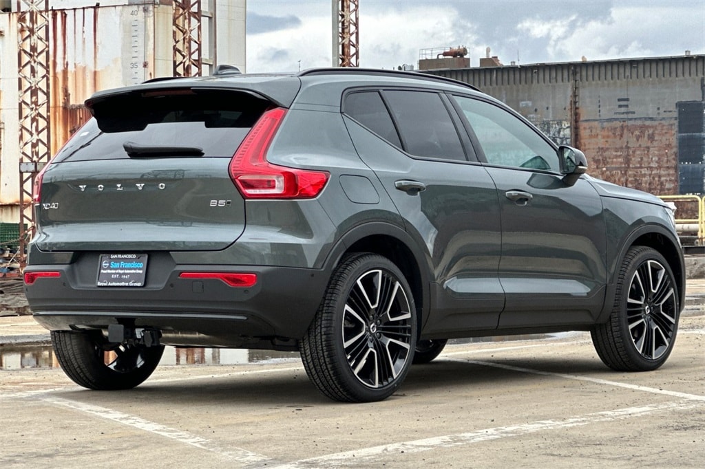 2026 Volvo XC40 photo 3