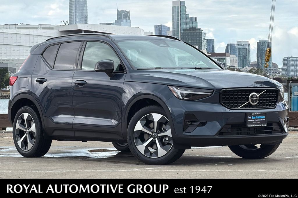 2026 Volvo XC40 B5 Plus Dark AWD's photo
