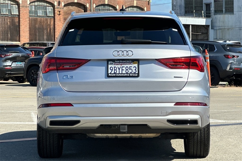 Q3 Premium Plus 40 TFSI quattro
