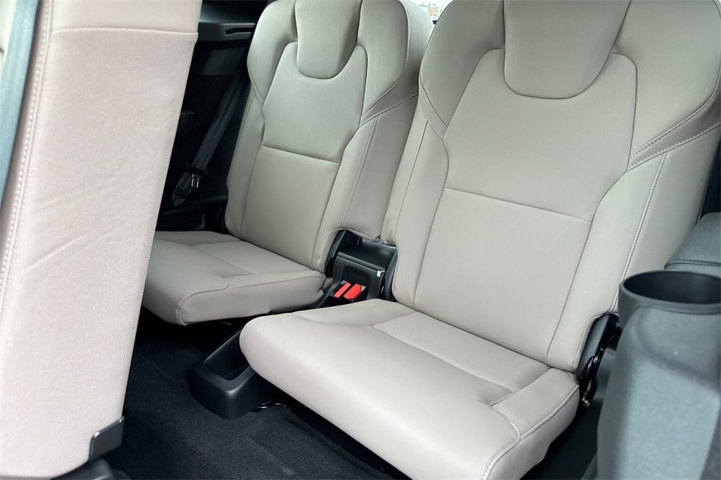 2026 Volvo XC90 Plus - Photo 12
