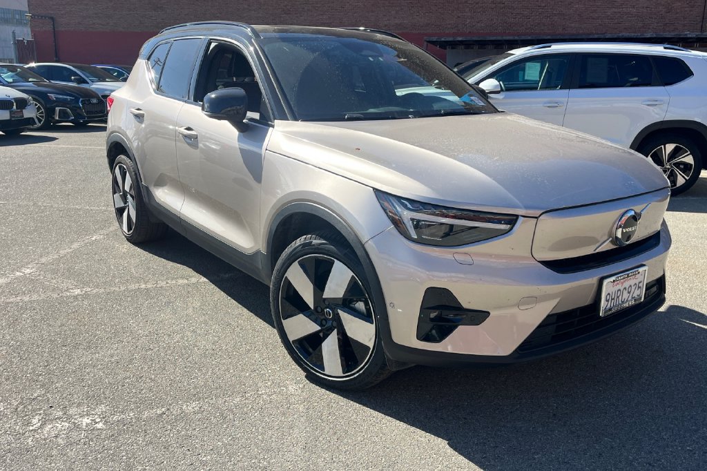 2023 Volvo XC40