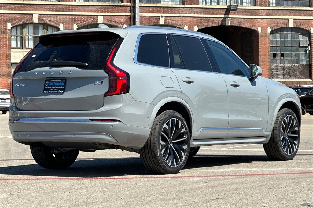 2026 Volvo XC90 B5 Plus photo 4