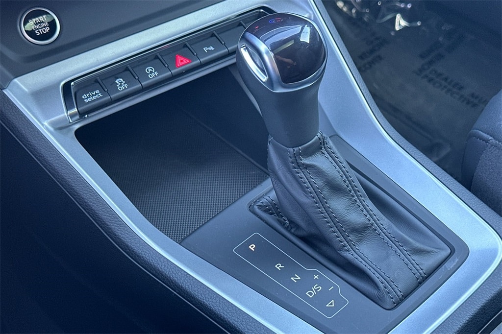 Q3 Premium Plus 40 TFSI quattro