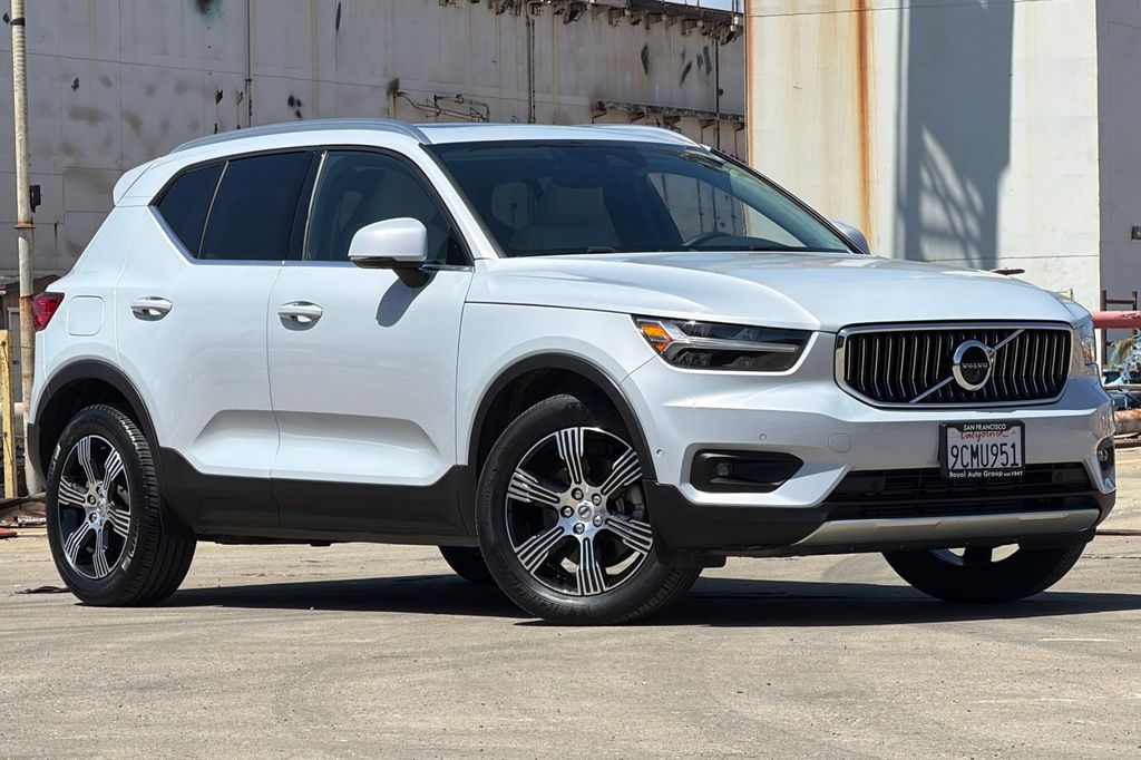 2022 Volvo XC40